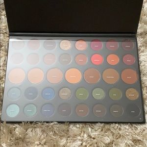 Morphe “Dare to Create” 39A eyeshadow palette.